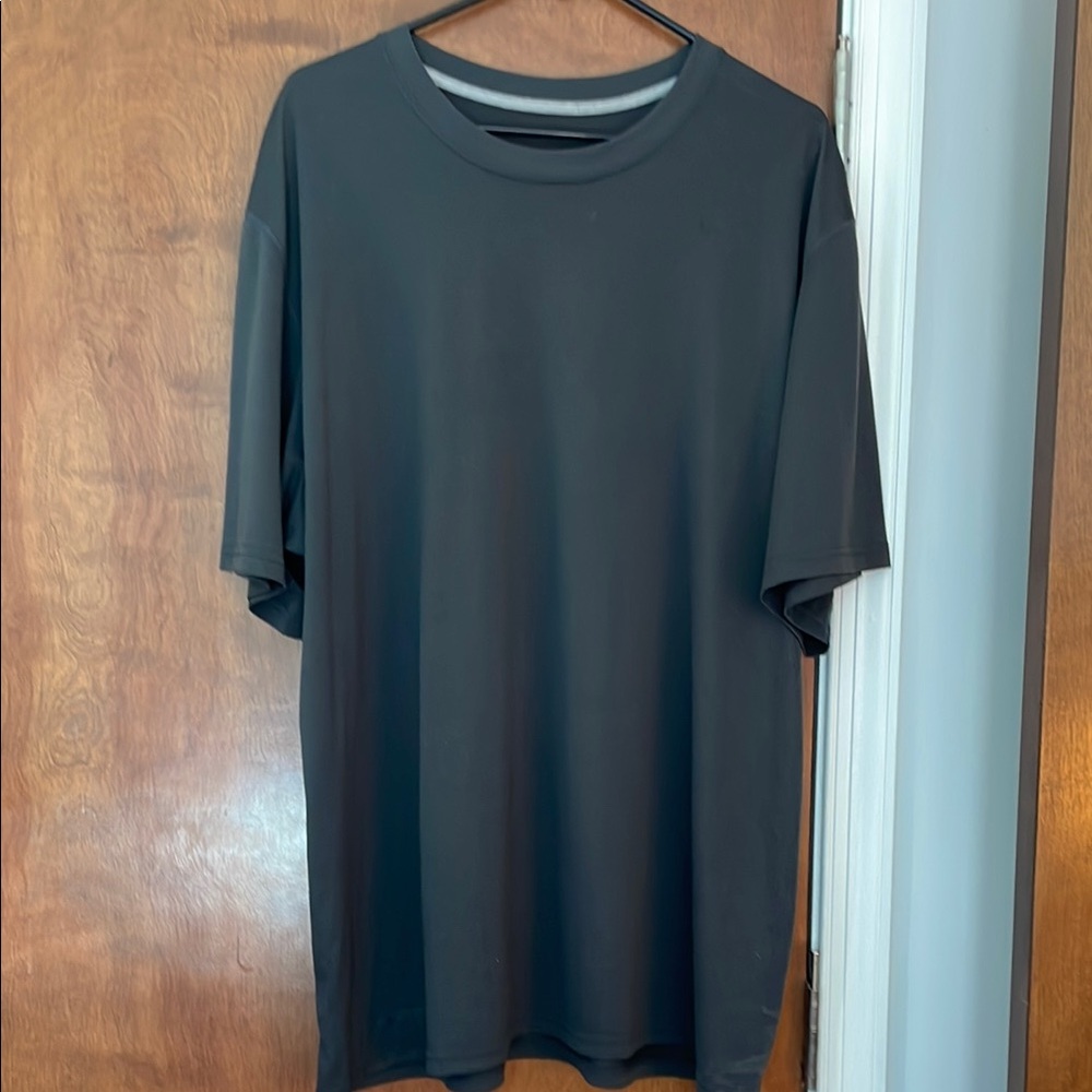 Men’s Nike DRI-FIT t-shirt.